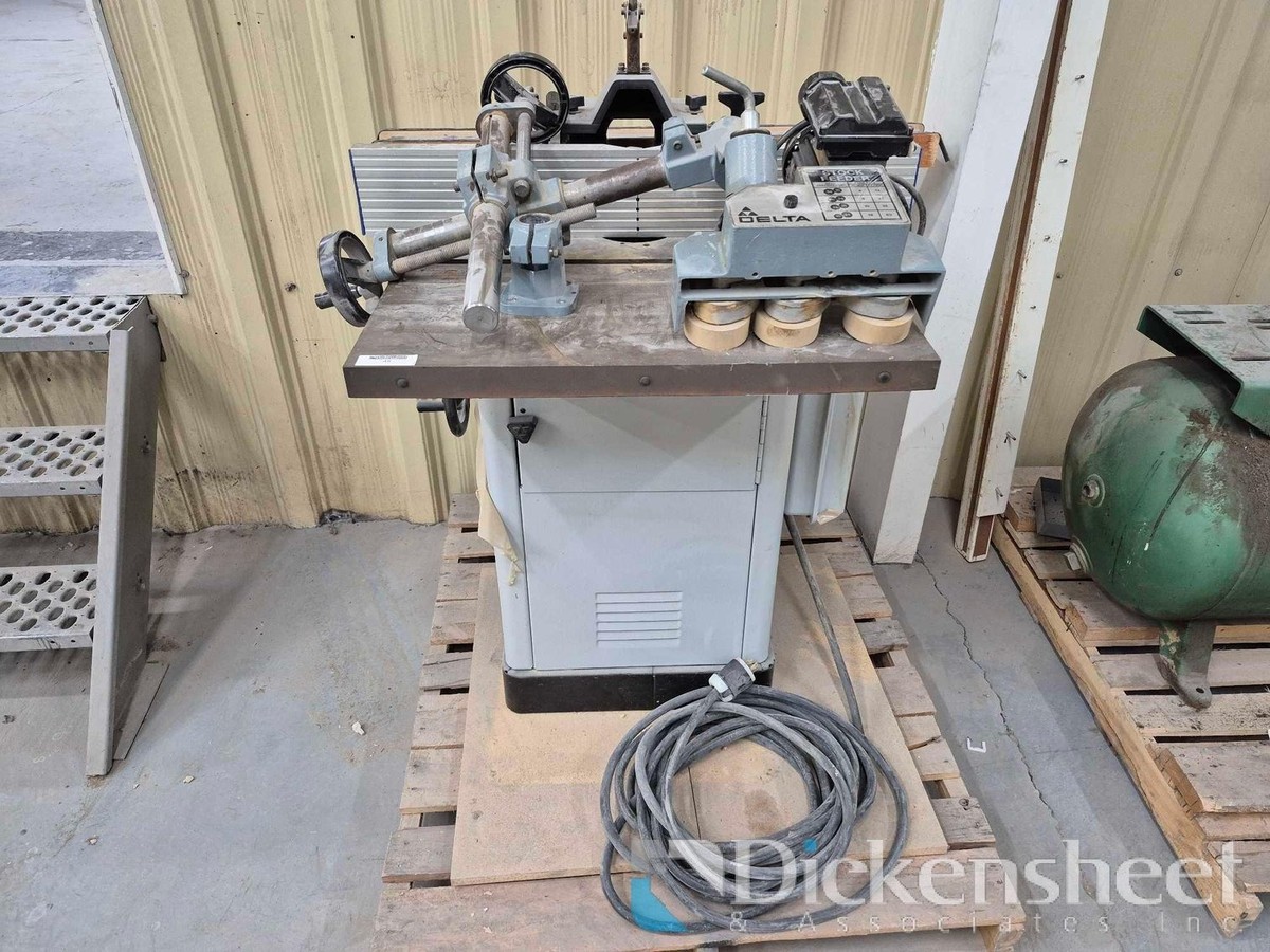 DELTA WOODSHAPER WITH STOCK FEEDER