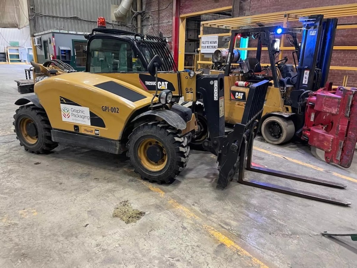 CAT TELEHANDLER MODEL TH255C