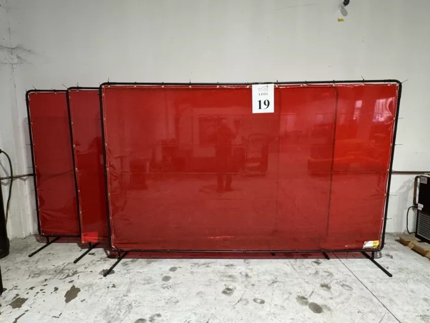 FREE-STANDING WELDING SCREENS, 116" X 68"