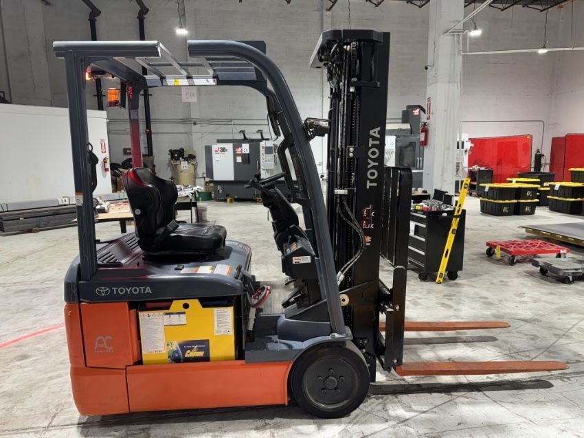 TOYOTA ELECTRIC FORKLIFT, ONLY 66 HOURS! LIKE NEW