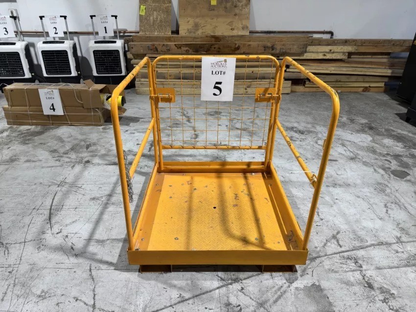 FOLDING MAN LIFT FOR FORKLIFTS 36"L X 36"W X 38"H