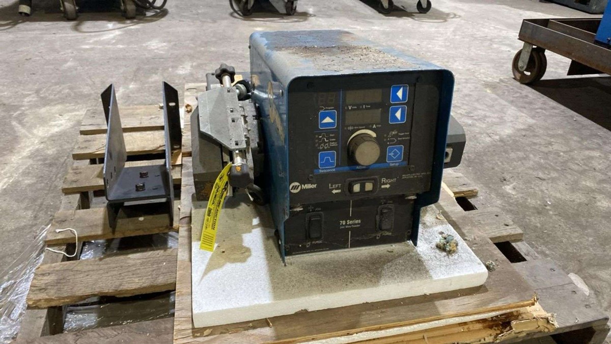 Miller D-74DX 24V Dual Bench Wire Feeder, Digital Control, Model 300621, Serial MD420582U