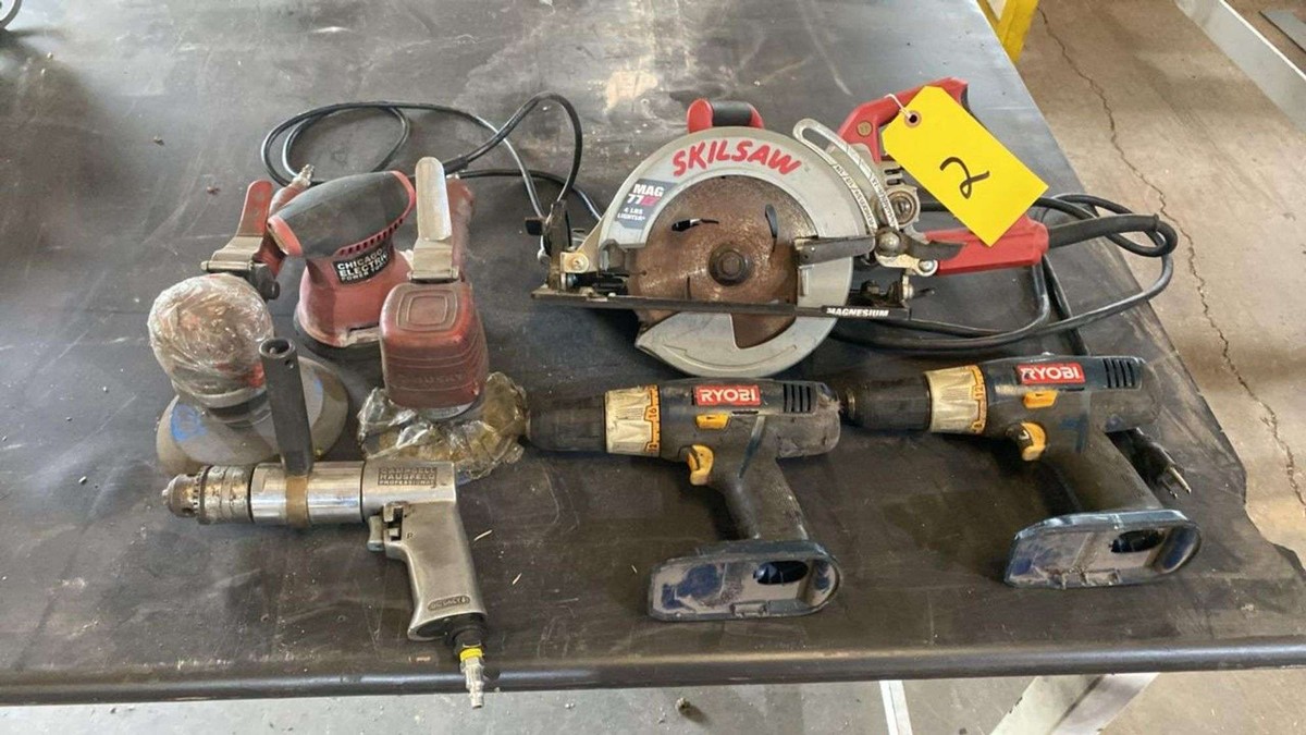 Lot of assorted electric & pneumatic tools