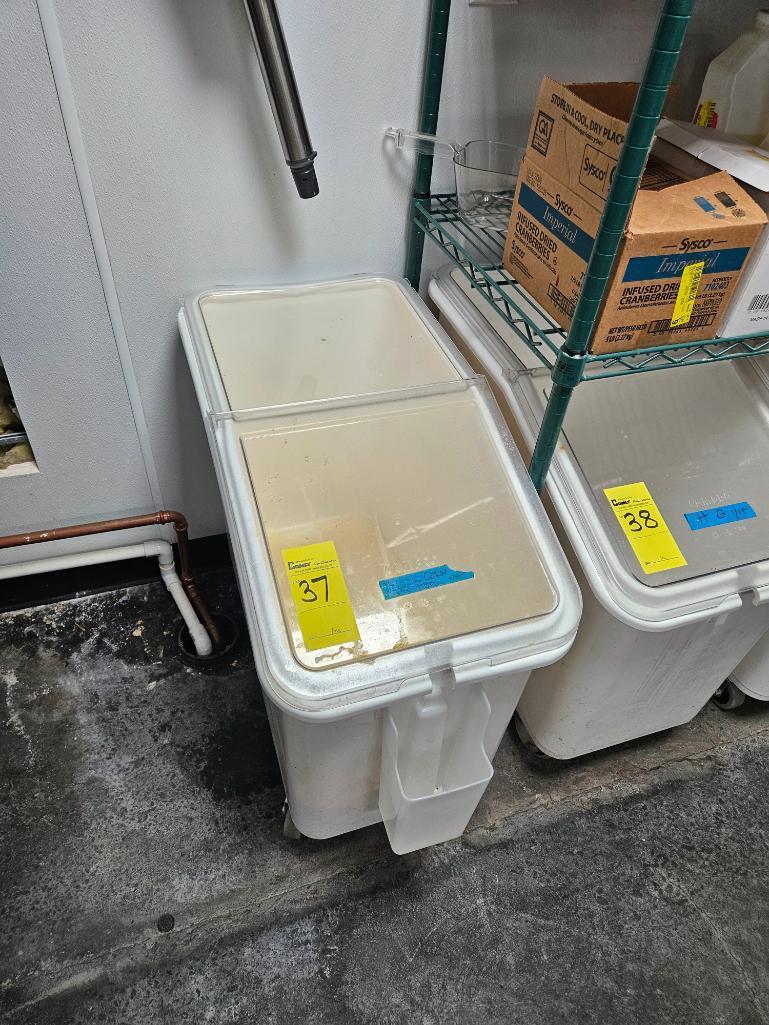 Cambro Plastic Food Storage Bin