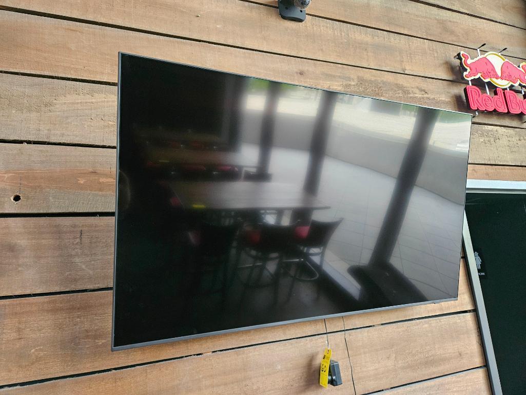Samsung 50" Wall Mounted Flatscreen TV