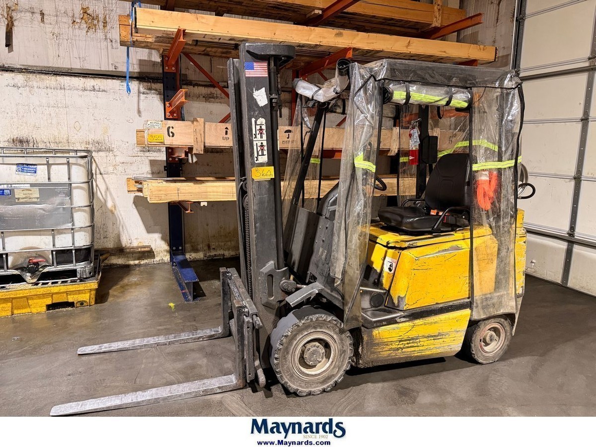 YALE GLP03AFNUAEO84SPL Forklift