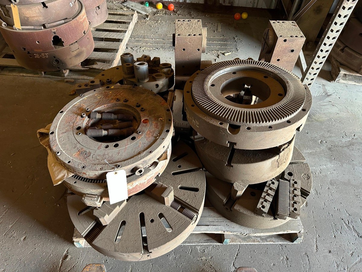 Lot of Assorted Heavy Duty Chucks and face plates 6 in Total