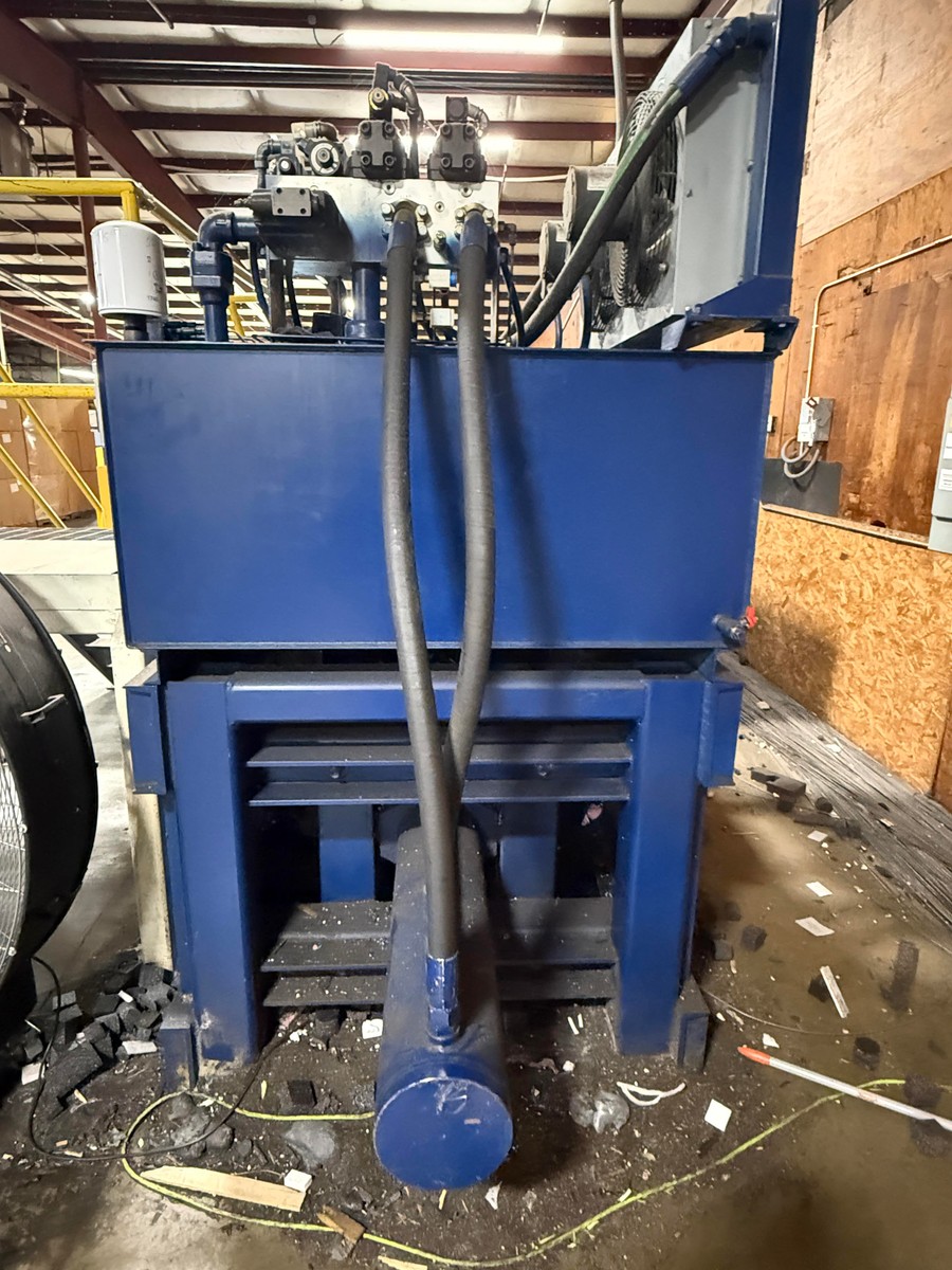 Max-Pak HCE-4860 Foam 30-HP Hydraulic Horizontal Baler